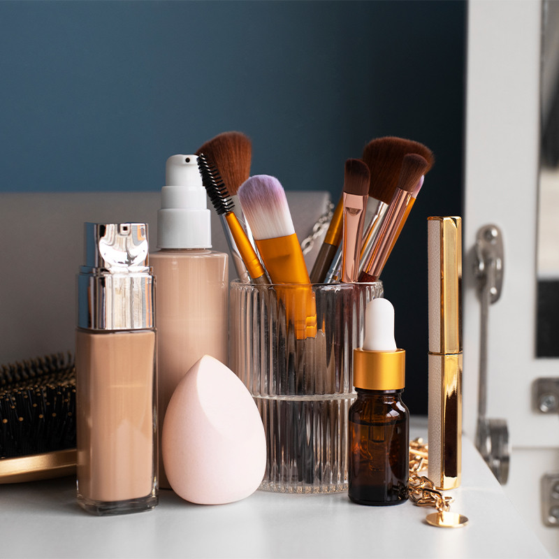 Beauty Beyond Basics: How to Enhance Your Everyday Look with Makeup and Perfumes